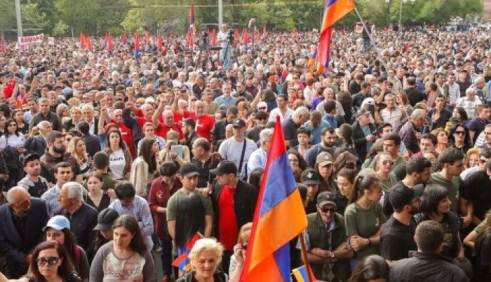 Ermənistanda etiraz aksiyası KEÇİRİLİR – CANLI