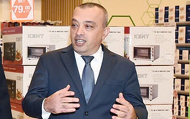 Zaur Mikayılovun işçiləri BAZAR AÇIBLAR... - “Kim pul verirsə, ona su verirlər”
