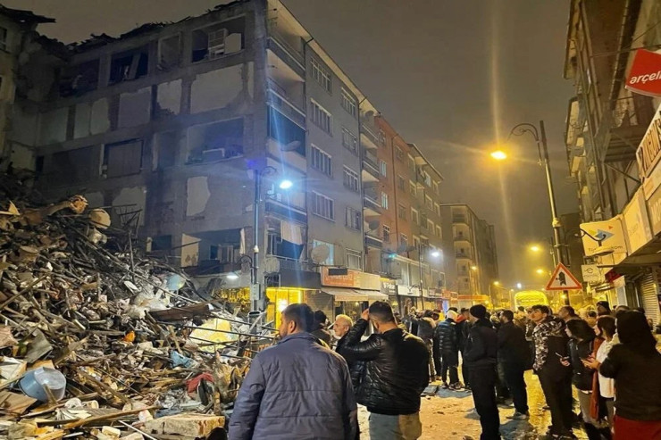 İstanbulda baş verə biləcək zəlzələ üçün təxliyə planı - Video