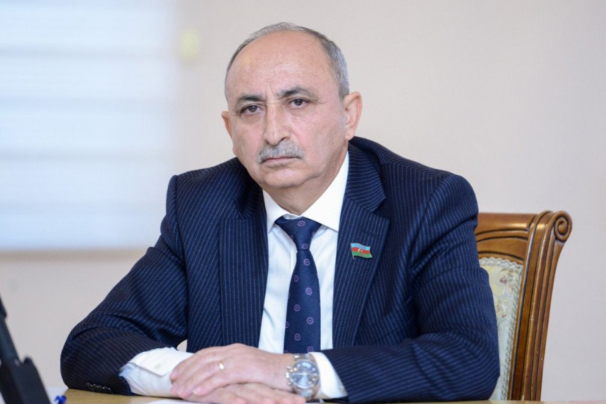 Azərbaycanda deputata mənzil hədiyyə edildi