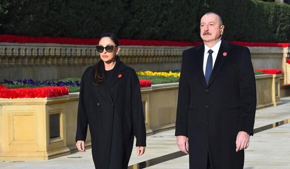 Prezident və xanımı Şəhidlər xiyabanında - Video