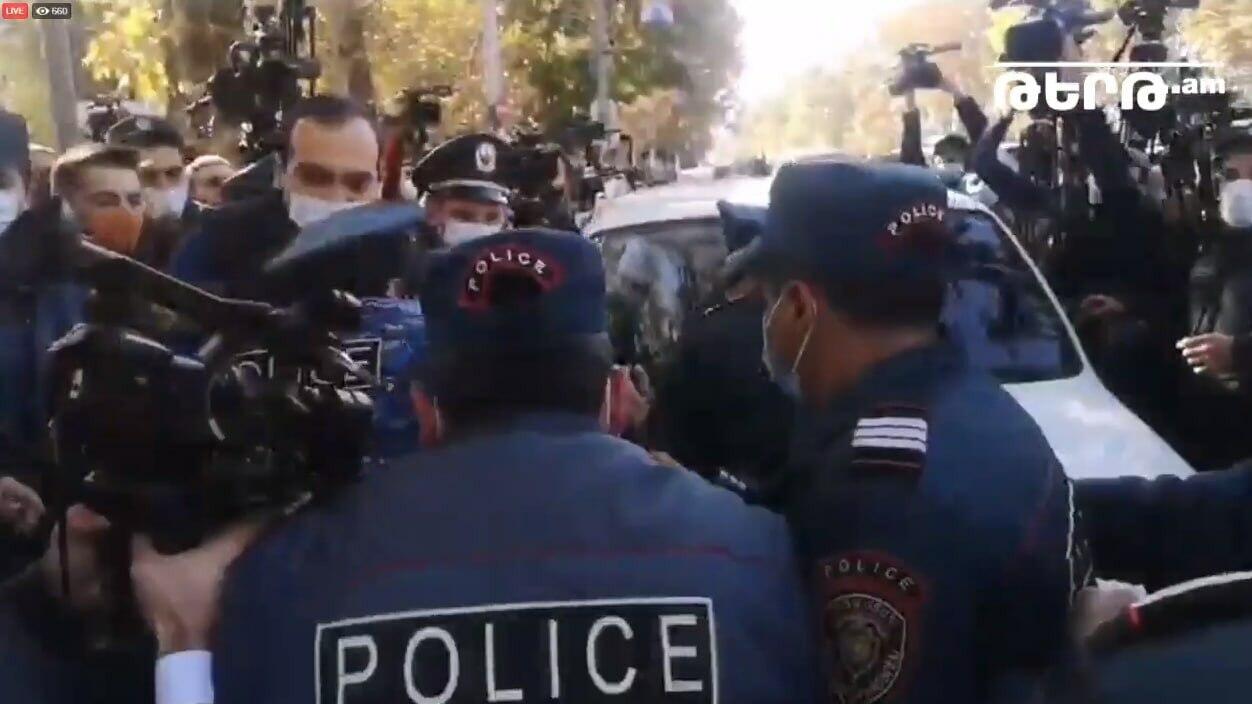 İrəvanda etirazlar davam edir: 84 nəfər saxlanıldı