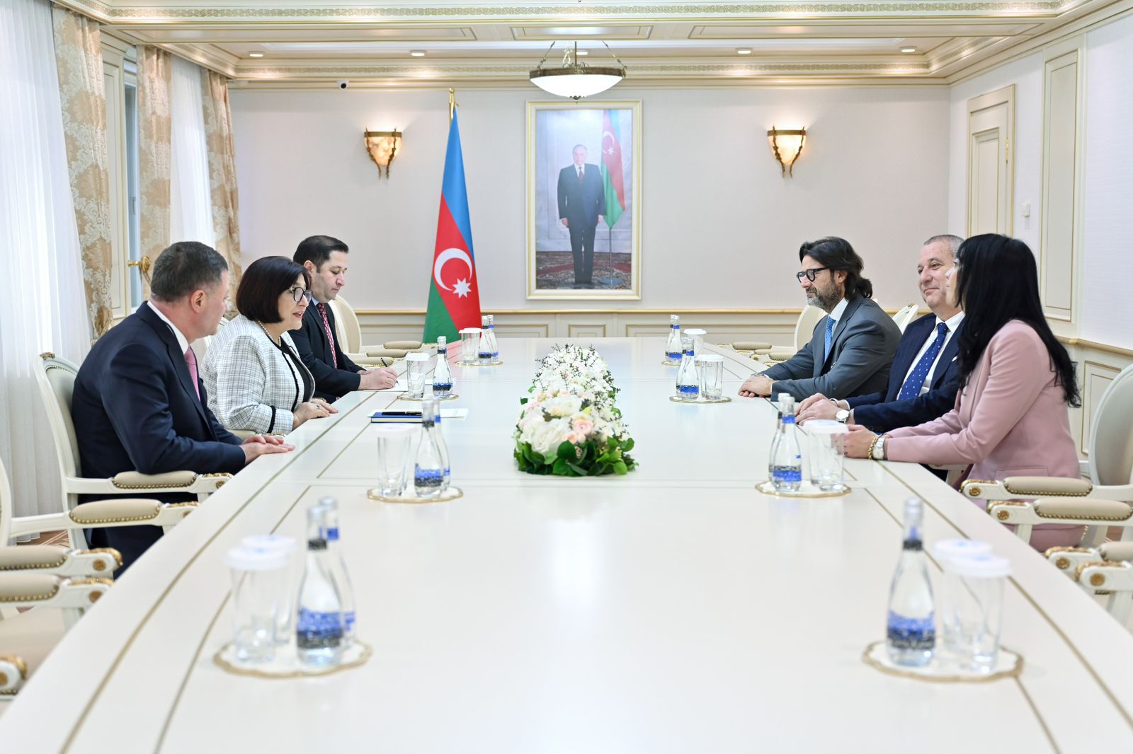 Milli Məclisin sədri Sahibə Qafarova İtaliya və Serbiya parlamentlərinin müşahidə missiyaları ilə görüşüb