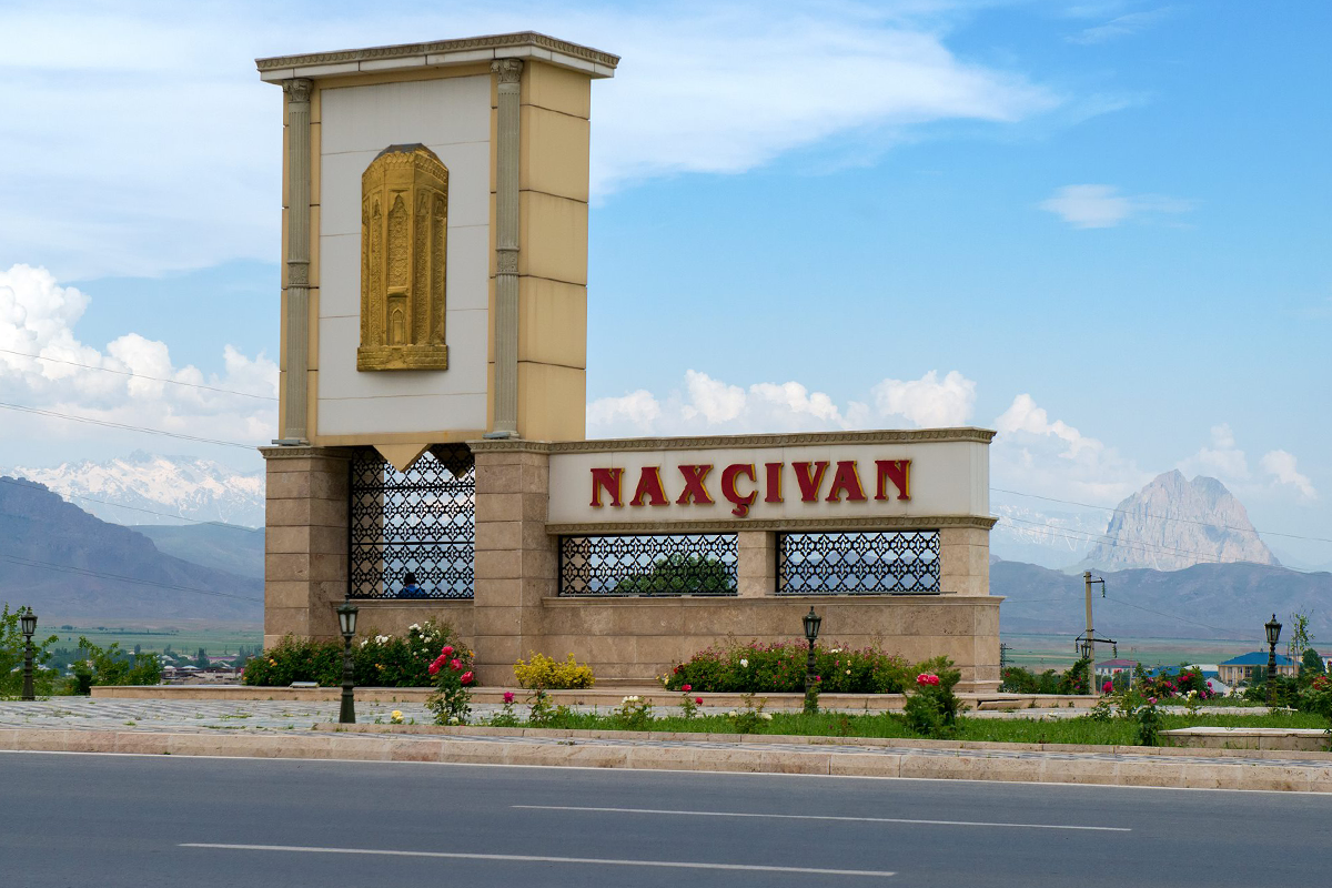 Naxçıvan məktəblərində müəllimlər vahid uniformaya keçirlər? - RƏSMİ AÇIQLAMA