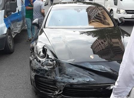 Yevlaxda içərisində 5 qadının olduğu “Porşe” aşdı - Video