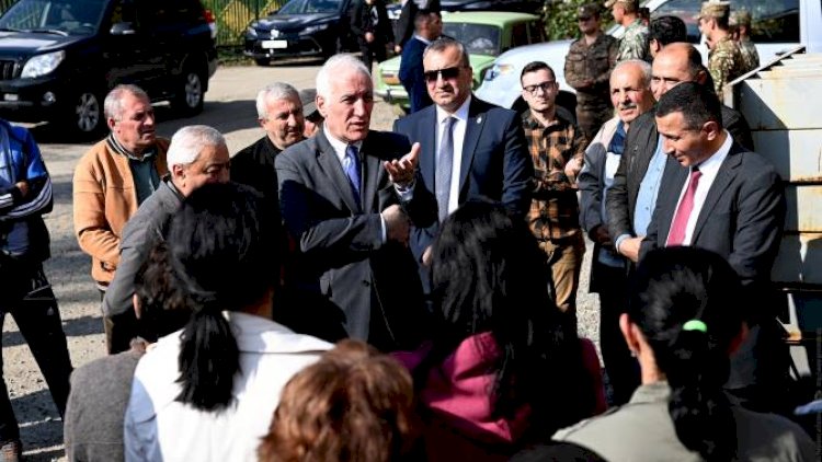 Ermənistan prezidenti Azərbaycanla sərhəddəki kəndə gəldi 