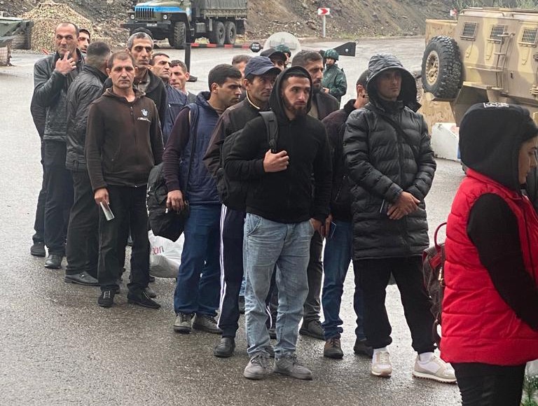 Ermənistan ordusu Qarabağı tərk edir: Tələbə adı ilə Laçın postundan keçirlər