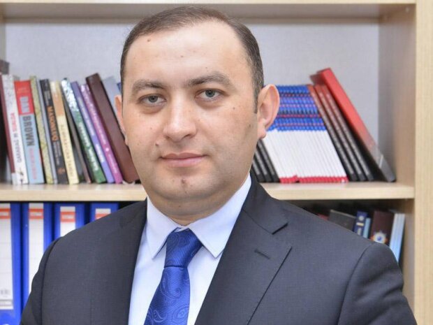 ADAU-ya yeni təyin olunan rektor Zəfər Qurbanov həbsdə olan icra başçısının yaxınlarına sahib çıxır - İDDİA