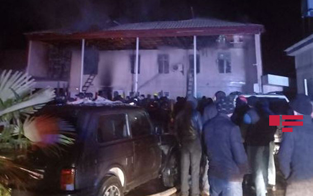 Keçmiş polis əməkdaşı və ailəsi yanğında həlak oldu