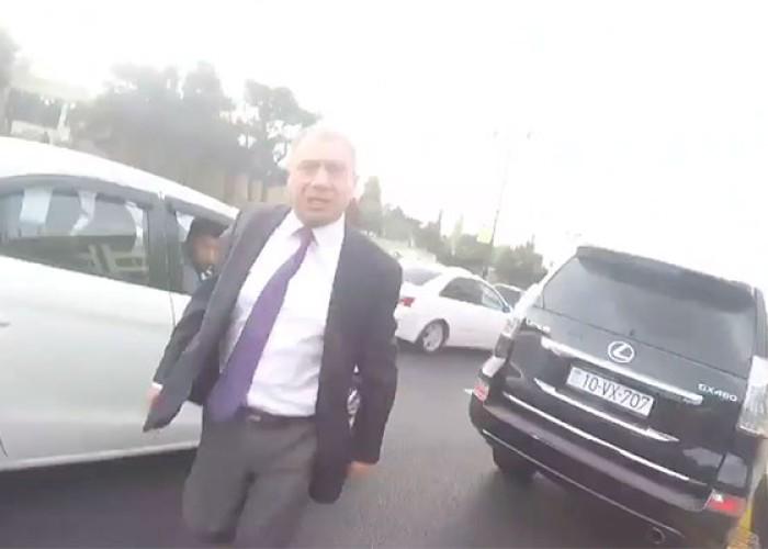 Motosikletçini döyən "Lexus" sürücüsünün vəzifəsi MƏLUM OLDU