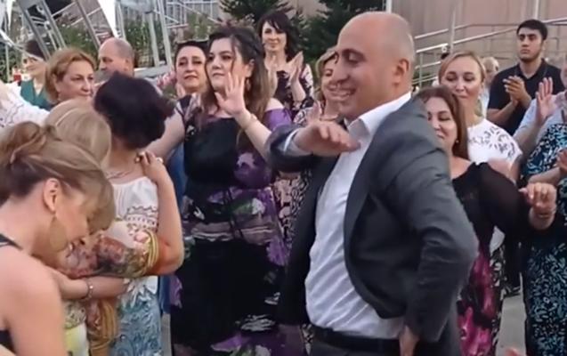 Bakıda internat məktəbində toy oldu, nazir rəqs etdi - Video