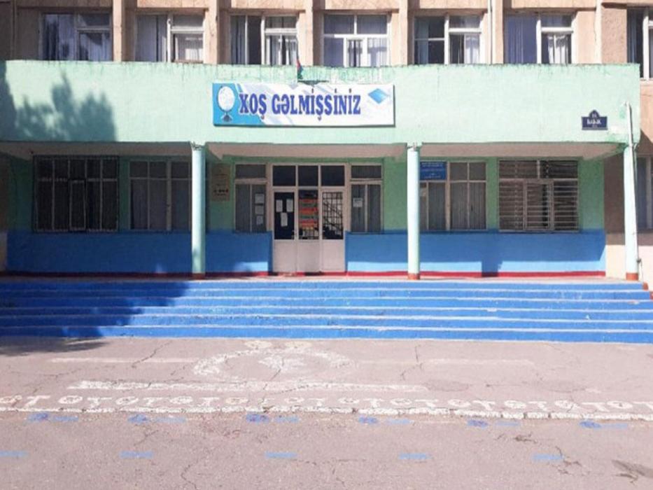 Daha bir məktəbdə RƏZALƏT: azyaşlıları ayaqyoluna salıb...