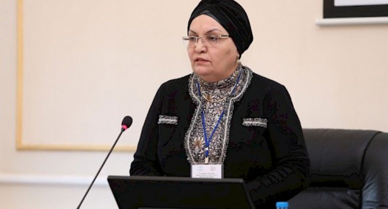 Şeyxin müavini gəlinini məhkəməyə verdi