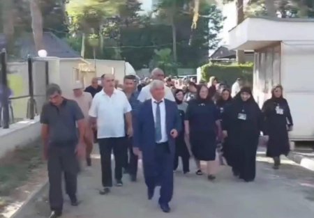 “Vağzalısı çalınan” icra başçısından “tamaşa”! – “Burada siyasi gediş var”
