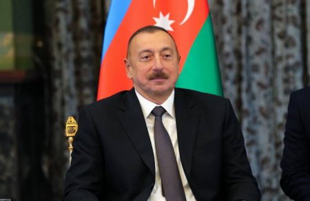 İlham Əliyevə Rusiyada qızıl üzük hədiyyə edilib - KİV