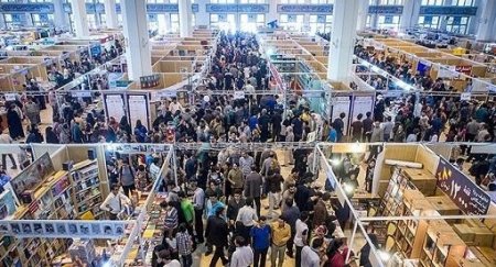 FARS-MOLLA RJEİMİ TAM OLARAQ BAŞINI İTİRİB... - Azərbaycanca kitablar sərgiyə buraxılmır