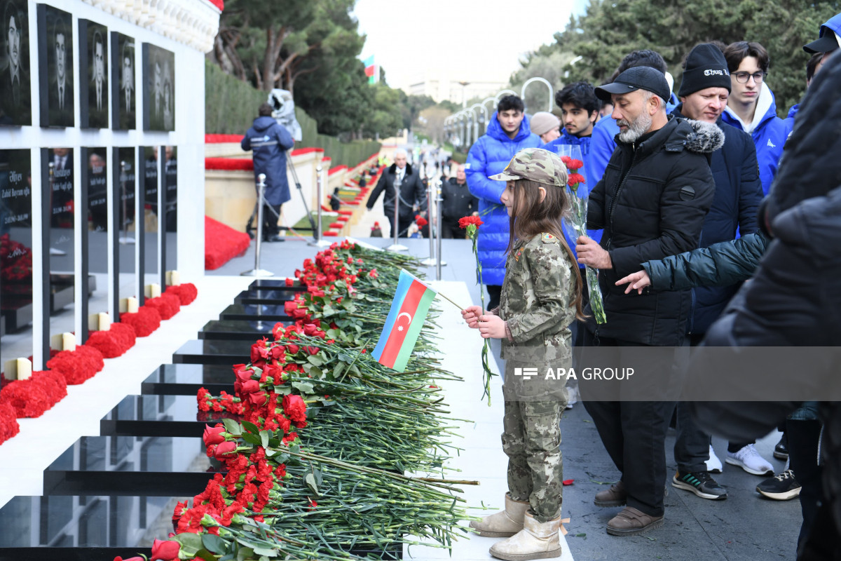 Azərbaycan 20 Yanvar şəhidlərini anır – FOTOLAR