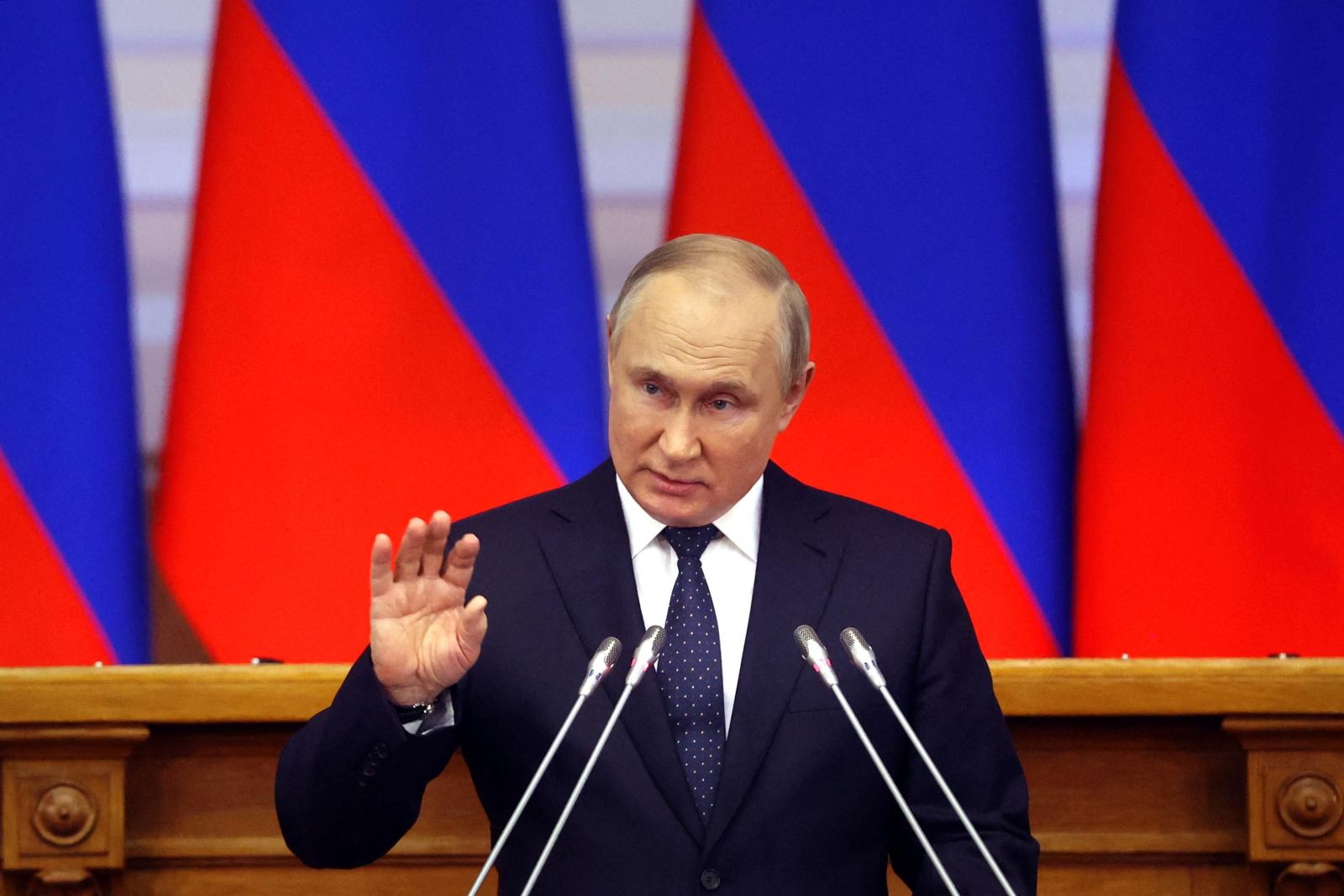 Putin 6 generalı işdən çıxarıb - Britaniya kəşfiyyatı