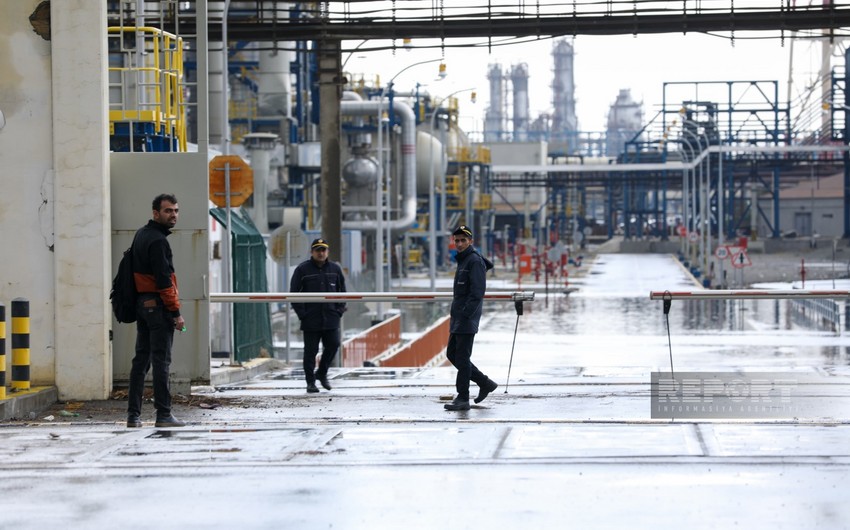 Neft Emalı Zavodundakı yanğın söndürülüb