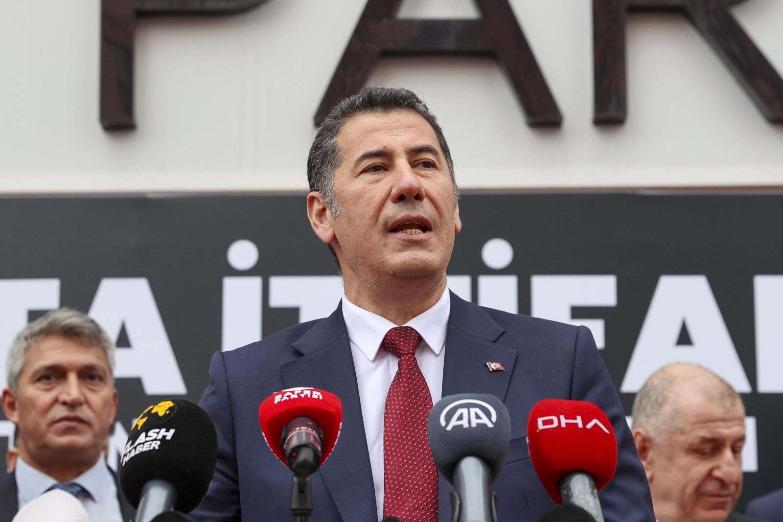 "DÖVLƏT ADAMI KİMİ DAVRANACAĞIQ..." - Sinan Oğan ikinci turda kimi dəstəkləyəcək?