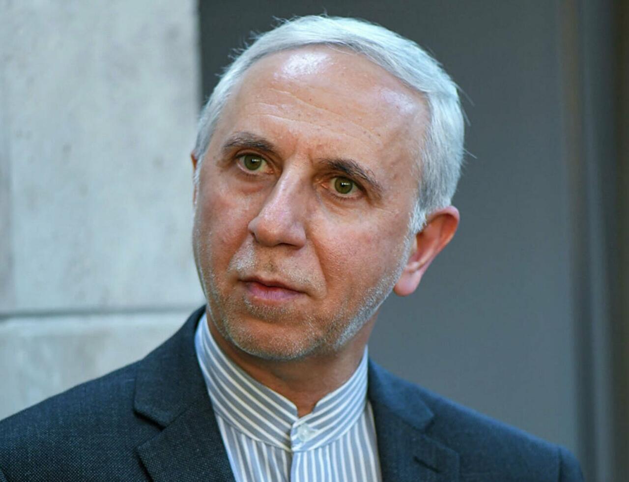 “BƏZİ ÖLKƏLƏRƏ QULAQBURMASI VERƏ BİLƏRİK...” – İran səfiri başından yekə danışıb