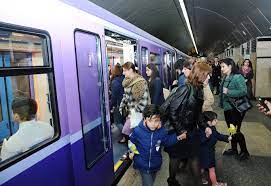 Metroda qatarda nasazlıq yarandı - SƏRNİŞİNLƏR DÜŞÜRÜLDÜ