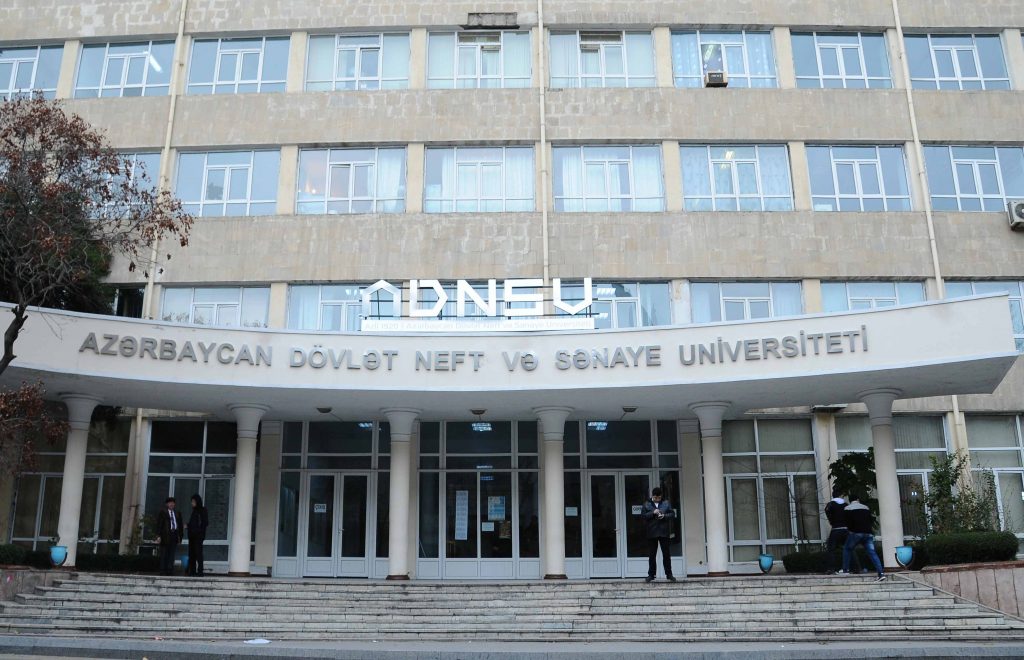 “ADNSU-da şəffaflıq deyə bir şey yoxdur”  – “Rektor əvəzi müəllimləri və tələbələri aldadıb…”