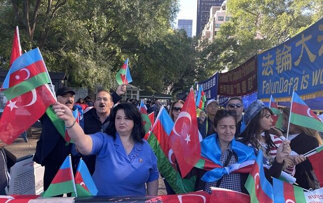 Azərbaycanlılar BMT-nin qarşısında aksiya keçirdi