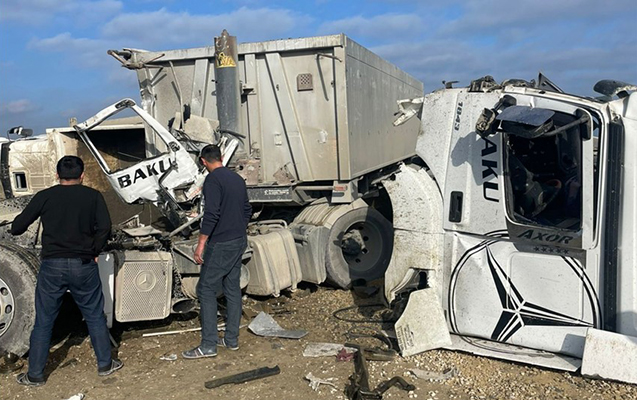 Bakı-Quba yolunda yük maşınları toqquşdu - Xəsarət alan var - FOTO