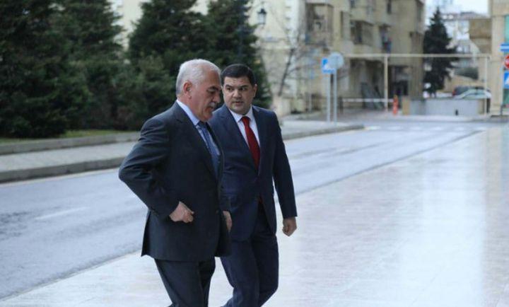 “Mən arxa cərgədə oturmuşdum, görmədim...” - Deputat Talıbovun YAP-ın yubileyində görünməməsindən danışdı