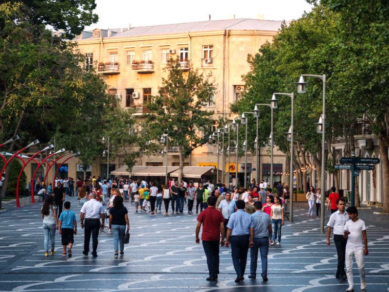 Qərbdə səsimiz niyə zəif çıxır?