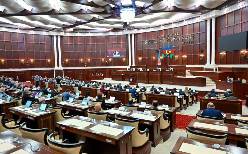 Parlamentin iclası başlayıb - Gündəlikdə 28 məsələ var