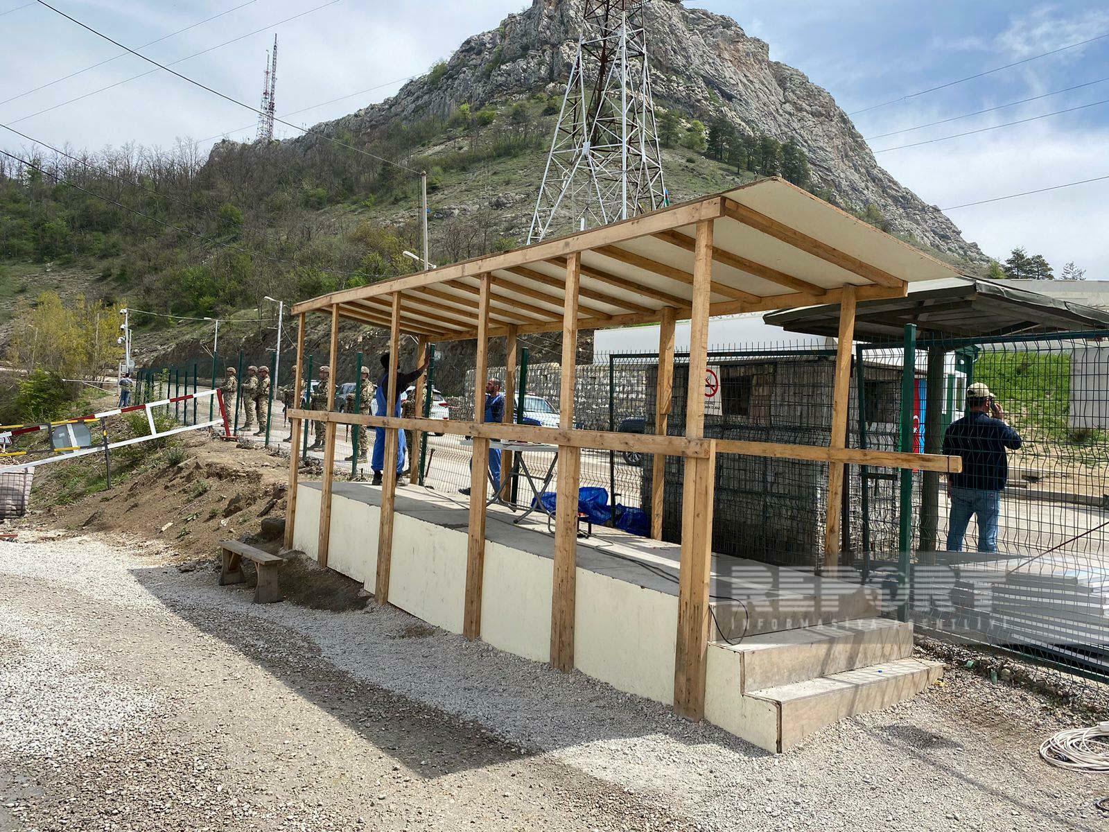 Laçın-Xankəndi yolundakı çadır və plakatlar sökülür