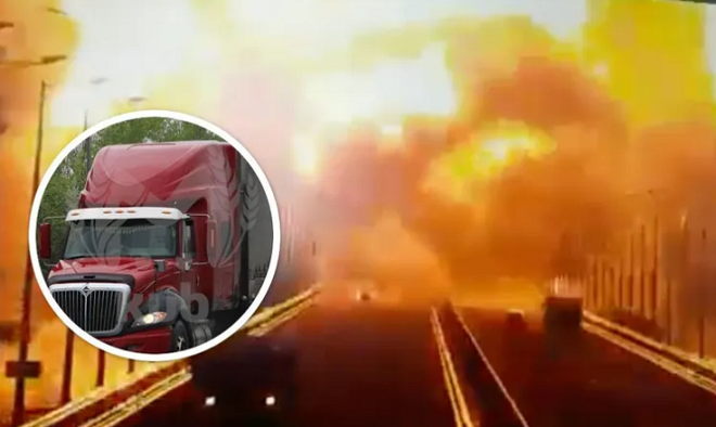 Krım körpüsü vuruldu: nəqliyyatın hərəkəti dayandı - Video