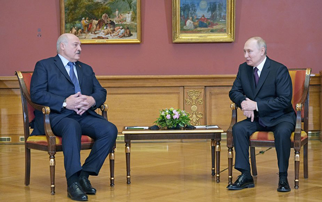Putin Lukaşenko ilə muzeydə görüşdü