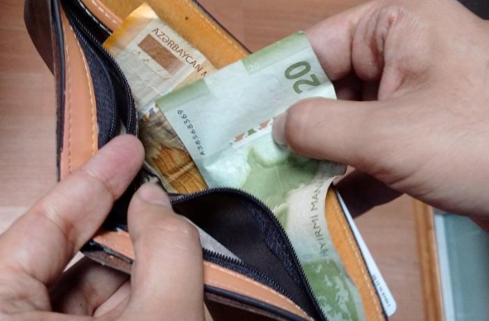 Bakıda orta aylıq əməkhaqqı 3 manat 90 qəpik artıb