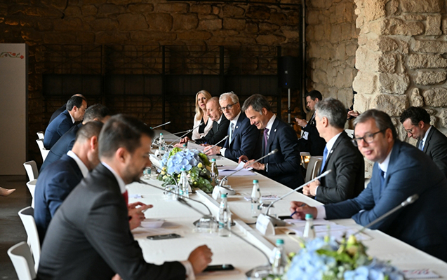 İlham Əliyev Kişinyovda dəyirmi masada iştirak etdi - Foto