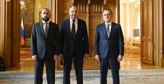 Üçtərəfli görüşdə Lavrov bu sözü işlətmədi – Video