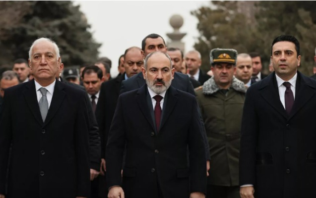 Paşinyan hərbi məzarlıqda təhqirlə qarşılandı