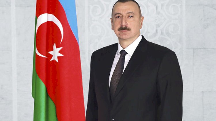 “Atam demişkən, “Bir millət, iki dövlət”, əlavə etmək istəyirəm, bir yumruq!”
