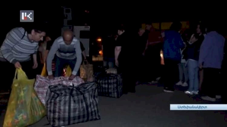 Ermənilər Qarabağı kütləvi şəkildə tərk edir: Laçın postundan keçid başladı - Foto