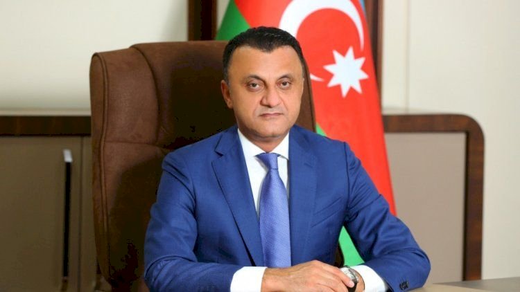 Vüqar Qurbanovun maşınının qapısını açmayan qazi işdən çıxdı - VİDEO