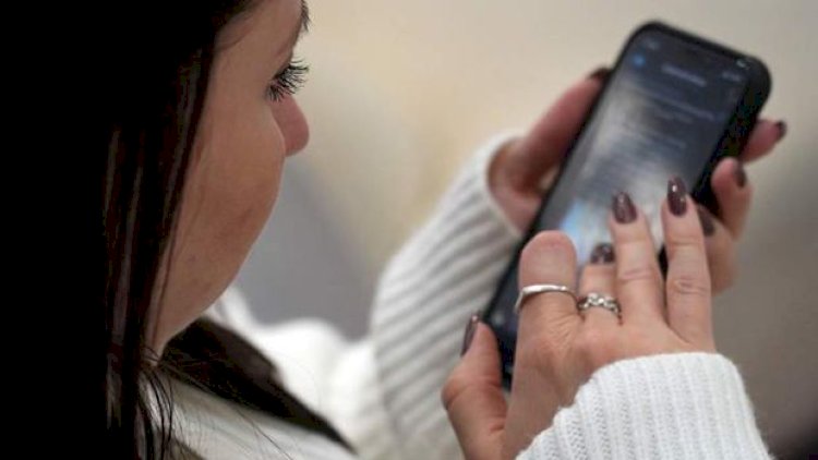 Kişi ondan xəbərsiz telefon işlədən arvadını döydü