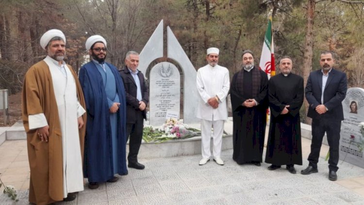 İranda mollalar ermənilərin qəbirlərini ziyarət etdilər - FOTO