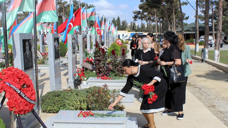 İkinci Fəxri Xiyabanda şəhidlərin məzarları ziyarət olunur 