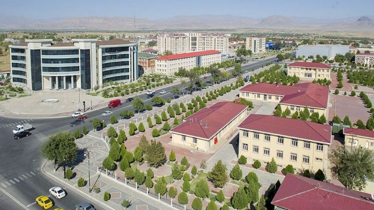 Naxçıvanda generalın qızı qumarda “Mercedess” uduzub – ŞOK İDDİA
