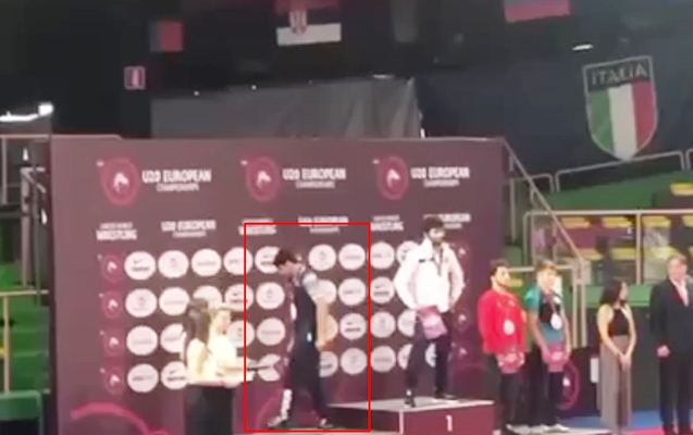 Ermənistan himninə görə kürsünü tərk edən güləşçimizin medalı alındı
