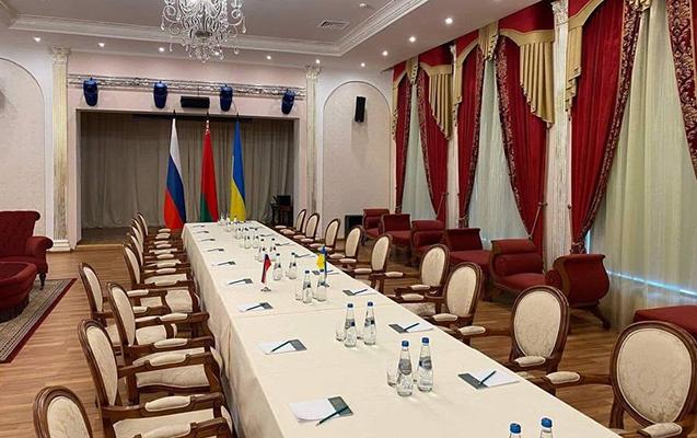 Rus nazir çıxışa başladı: 5 ölkə salonu tərk etdi