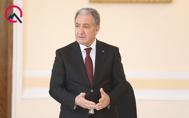 “Zaxarova, siz özünüzü Putindən uzaqgörənmi hesab edirsiniz?”