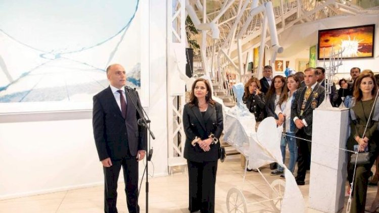 Nazir şəhərin mərkəzində xanımına 3 milyonluq ofis aldı